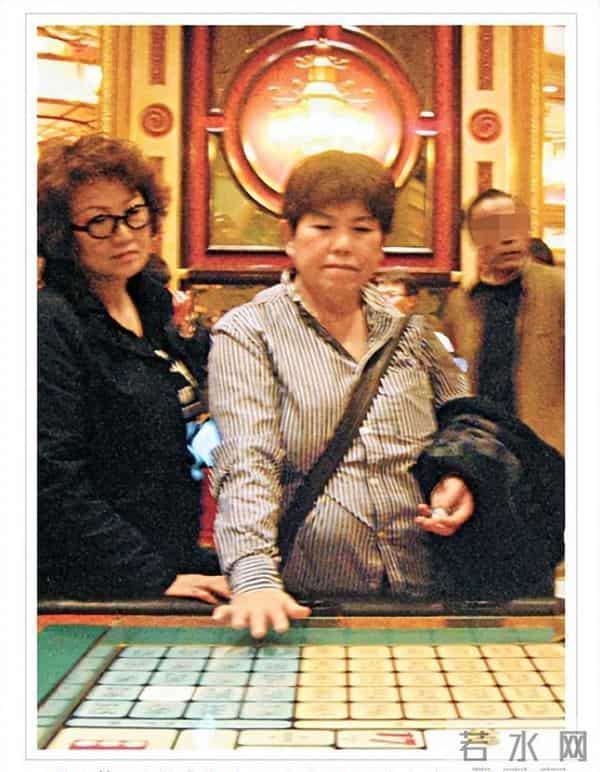 落地凤凰不如鸡？52岁蔡少芬为钱奔波瘦脱相，被王晶嘲讽不上进