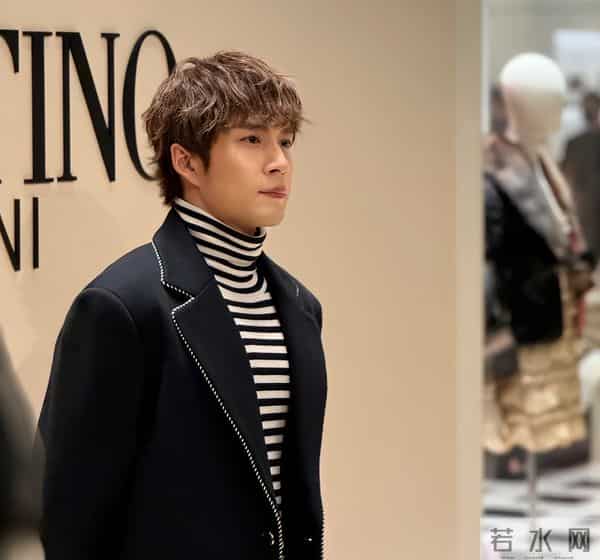 《家业》主演同框：杨紫天鹅颈，韩东君脖短脸圆，卷毛被嘲像大妈