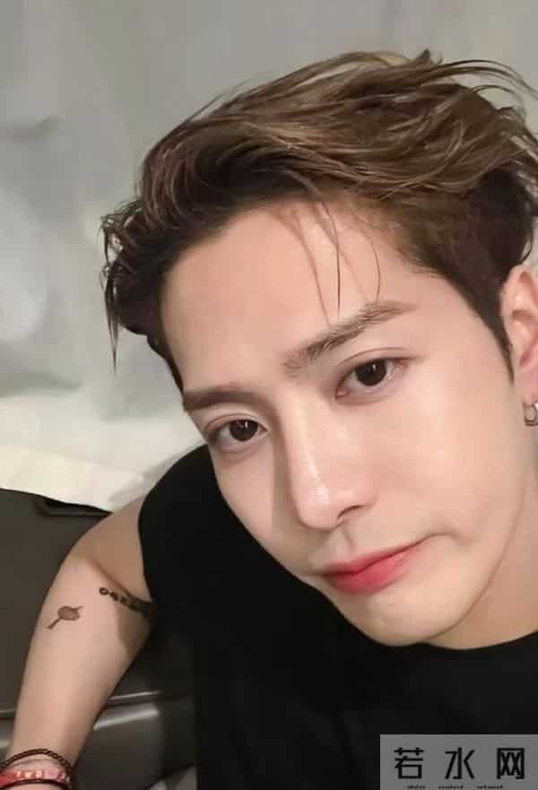 钱再多有什么用？31岁王嘉尔的现状，给所有男明星提了个醒