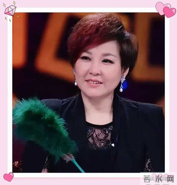 李静曝当年最难采访的艺人，气的她怒摔台本，评论区现2字男明星