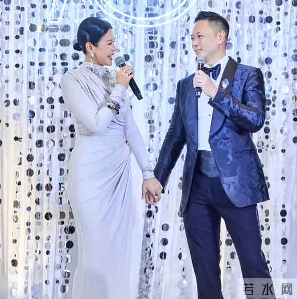 胡杏儿庆祝结婚十周年,一家五口幸福同框,众星道贺排面拉满