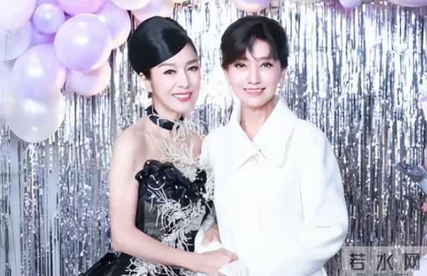 70岁米雪和72岁赵雅芝站一起,自然老去和医美老去,谁更胜一筹?