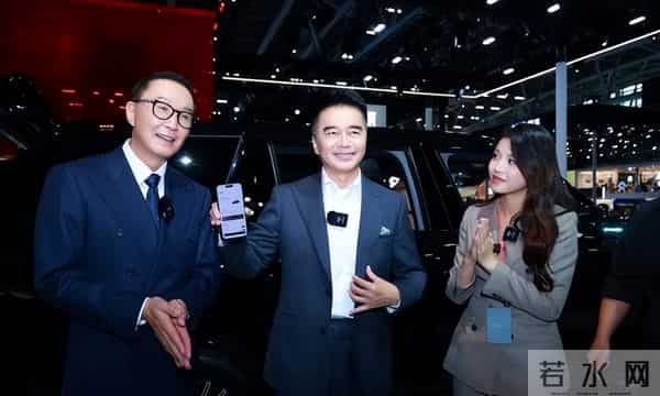 许亚军美国被偶遇,61岁状态让人不敢认,形象气质还是这么好