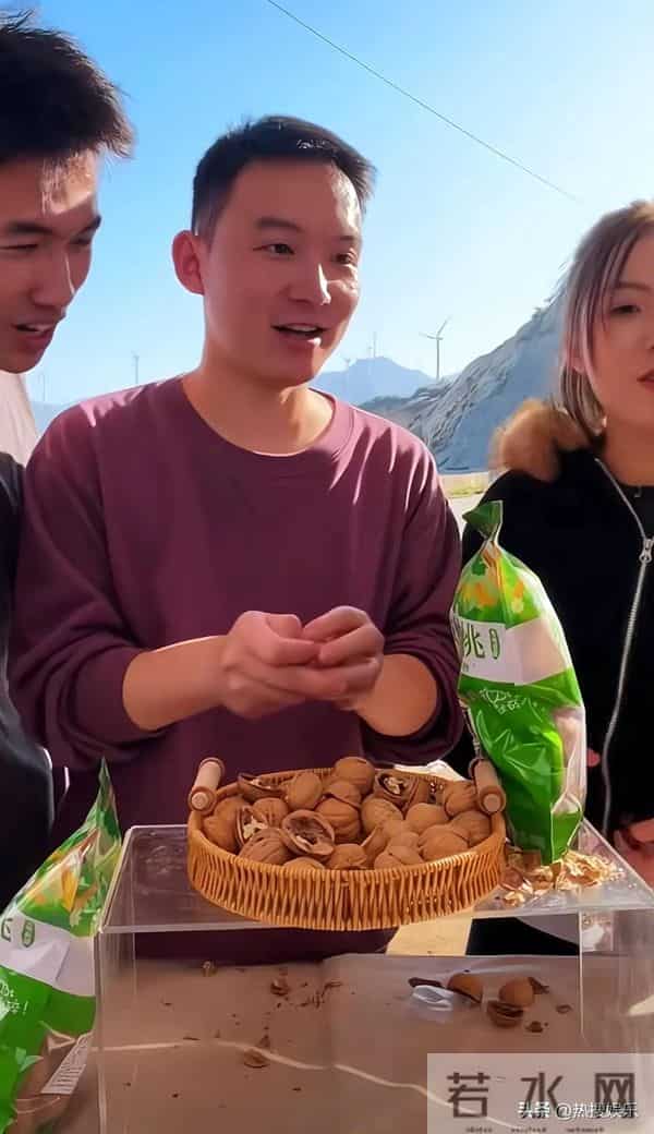 谢浩男只用了两步,竟然又把谢家盘活了,他经商头脑可比他爸强