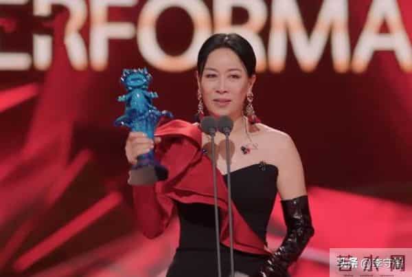 那英从歌坛大姐变综艺混子,在《声鸣远扬》被何炅沈梦辰冷嘲热讽