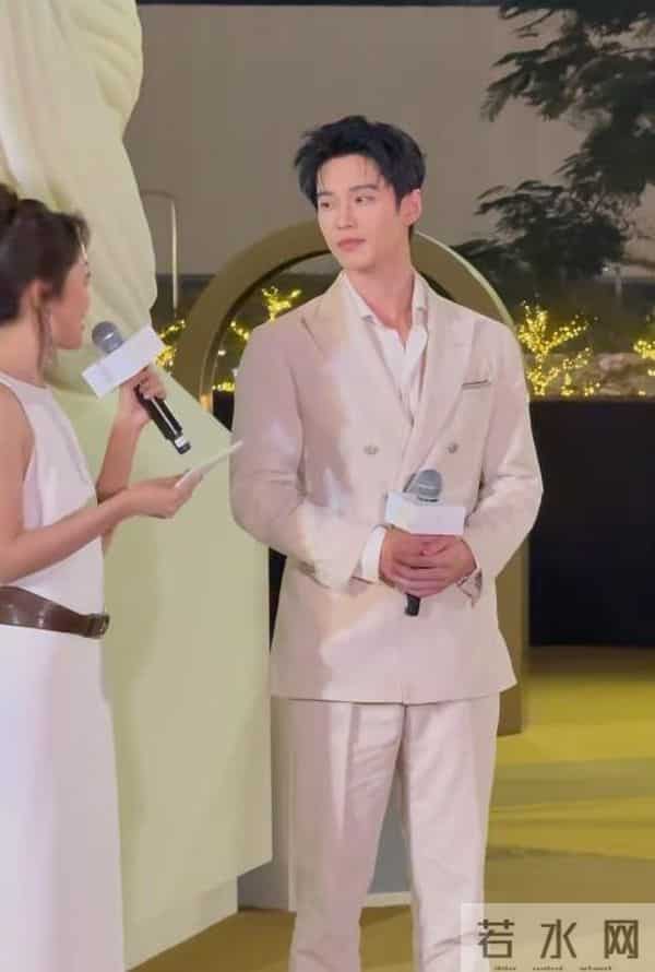 深圳BC红毯太真实,童谣头秃靠边站、胡静嘴歪显老态、王凯瘦脱相