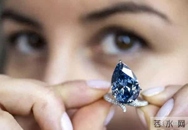 失算了?刘銮雄2.3亿蓝钻拍卖崩盘,11年血亏5000万