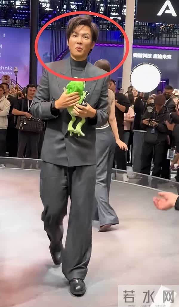 男神钟汉良面相大变,脸部僵硬姨味十足,下巴怪异,老到认不出