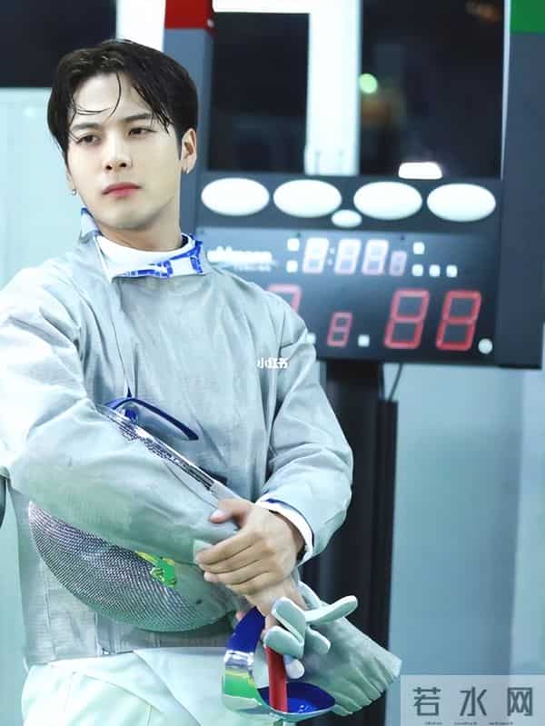 钱再多有什么用?31岁王嘉尔的现状,给所有男明星提了个醒