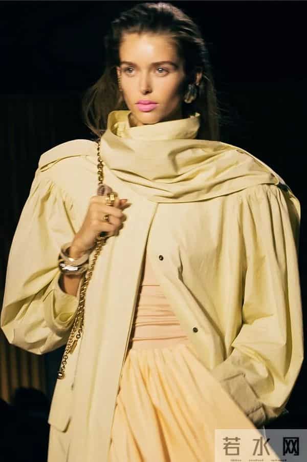 老钱风全面升级!“高净值穿搭”才是今秋顶流