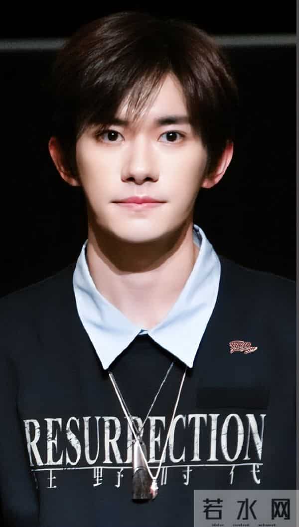 央视专访这次，易烊千玺只字未提赵丽颖，却给赵丽颖提了个醒