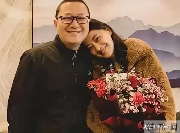 与丈夫一见钟情，结婚1年生个“明星”女儿，原来她才是人生赢家