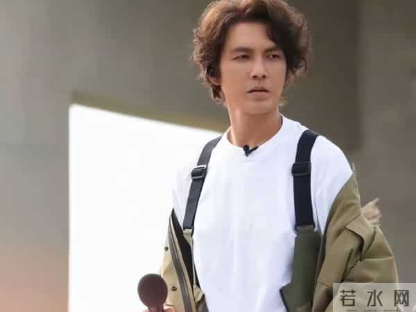 男神彻底垮了!钟汉良又黑又瘦颜值崩塌,当年帅点全消失