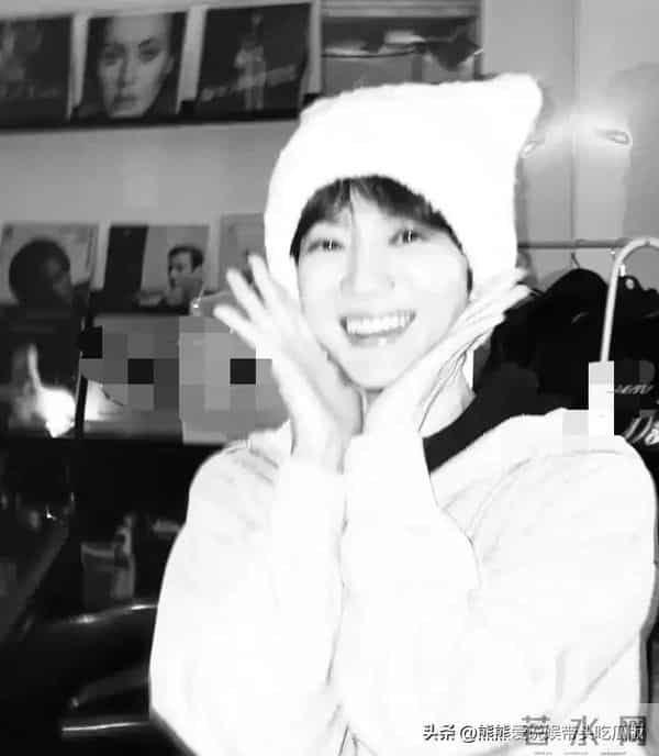 宋慧乔晒照庆贺44岁生日:戴头巾嘟嘴拍照好可爱 与朋友庆生很欢乐