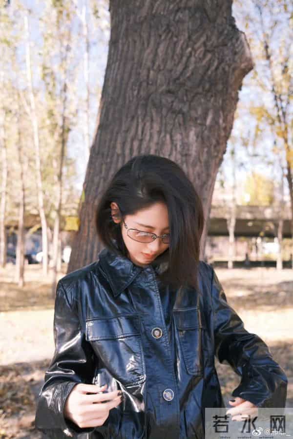 被指驾车压三条车道双实线调头,31岁女演员邢菲发文道歉:对不起!绝不再犯!