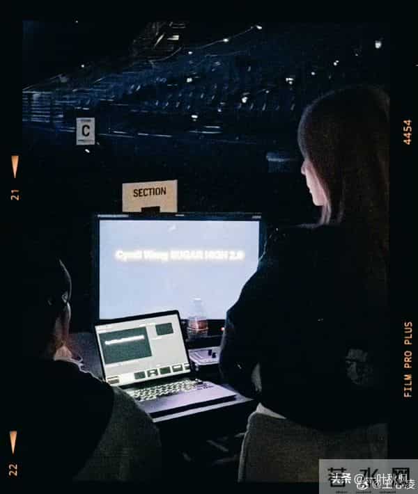 王心凌日常彩排照片流出,网友-注意力都被她的身材给吸引了