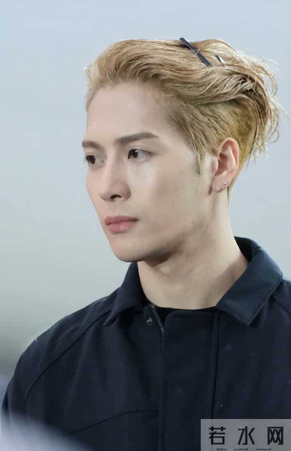 再多钱有什么用?31岁王嘉尔的现状,给所有年轻人提了个醒