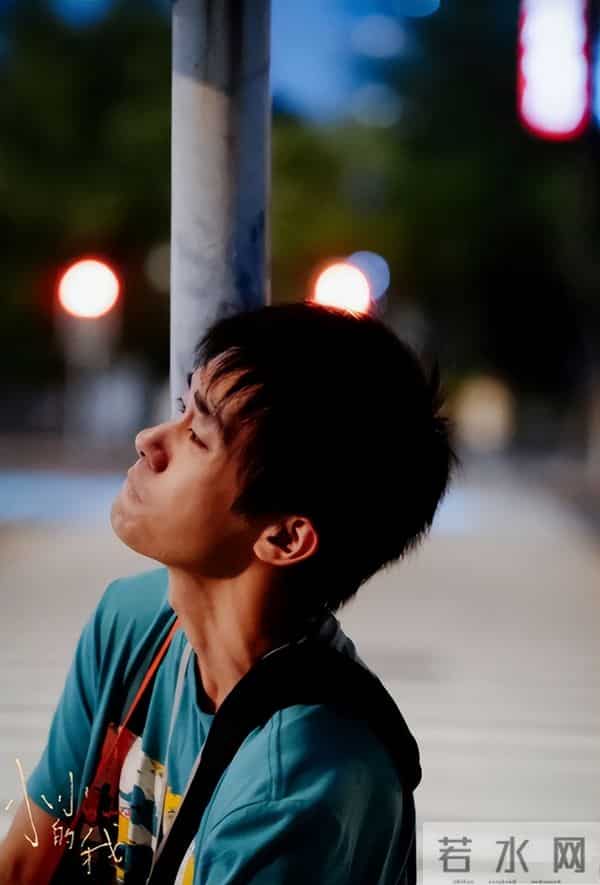 央视专访这次，易烊千玺只字未提赵丽颖，却给赵丽颖提了个醒