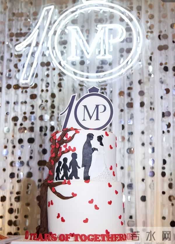 胡杏儿庆祝结婚十周年,一家五口幸福同框,众星道贺排面拉满