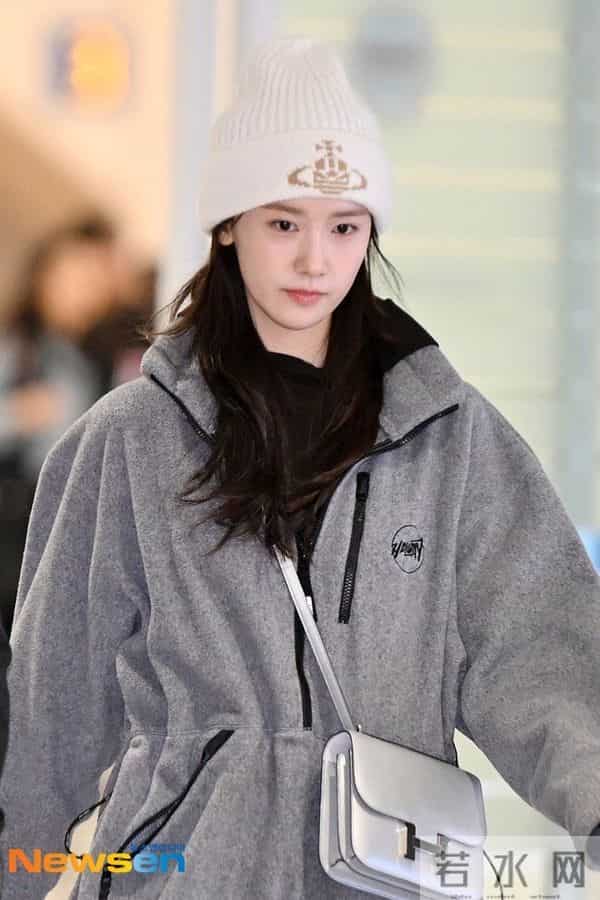 林允儿最新休闲穿搭