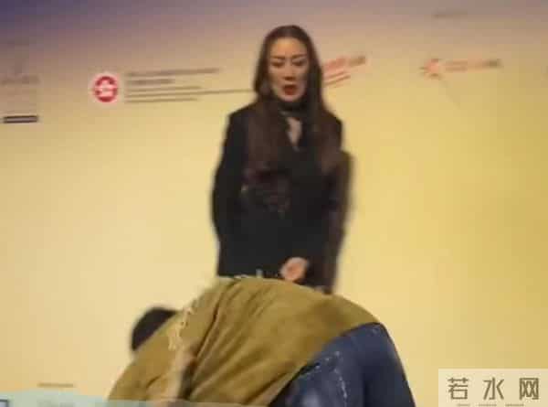 恩爱28年难抵残酷现实,70岁任达华狼狈摔倒,琦琦却“无动于衷”