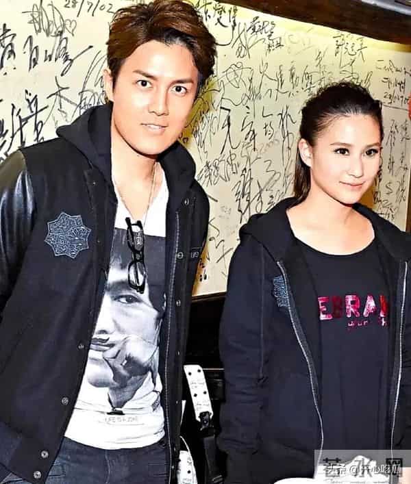 王心凌和吴克群约会被拍,两人穿情侣装逛街吃饭,恋情曝光太甜了