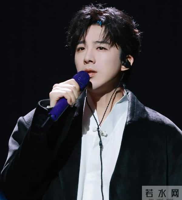 刘宇宁直播时被私生打电话