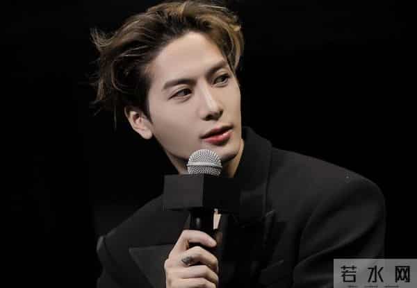 再多钱有什么用?31岁王嘉尔的现状,给所有年轻人提了个醒