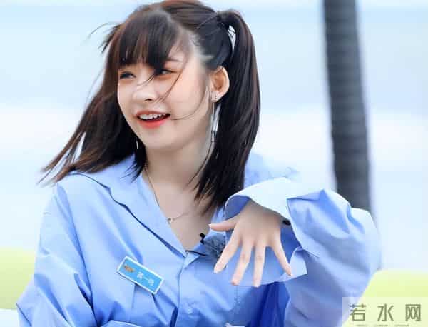 26岁黄一鸣官宣恋情,男友出手大方不是富二代,难怪送女儿回老家