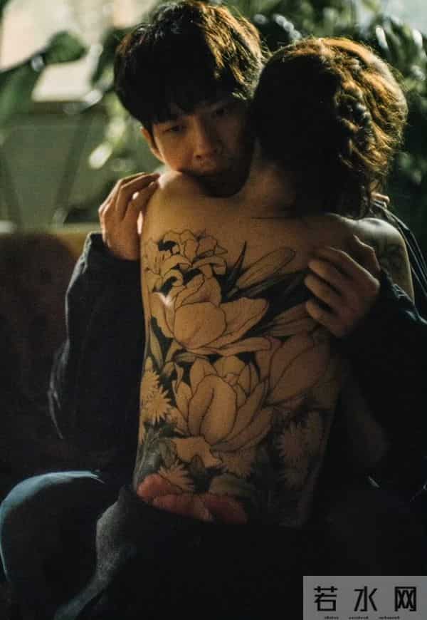 宋佳 影片里的满背纹身