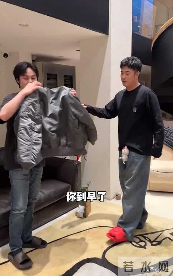 陈赫带尹正参观豪宅,房间到乱糟糟,“女助理”却人美声甜爱撒娇