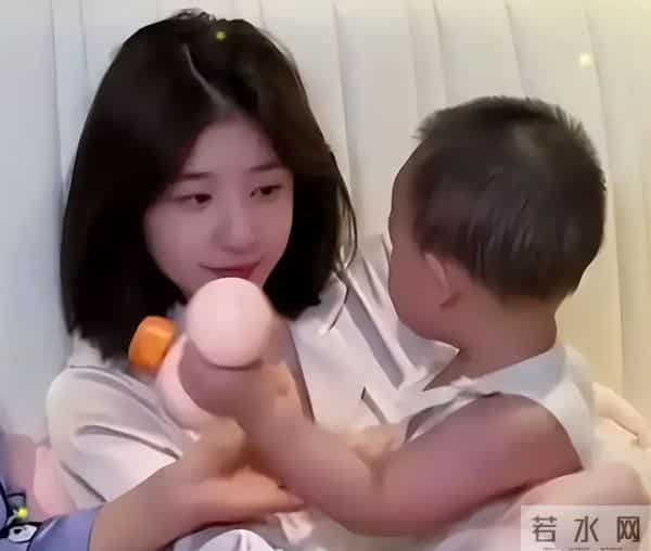 26岁黄一鸣官宣恋情,男友出手大方不是富二代,难怪送女儿回老家