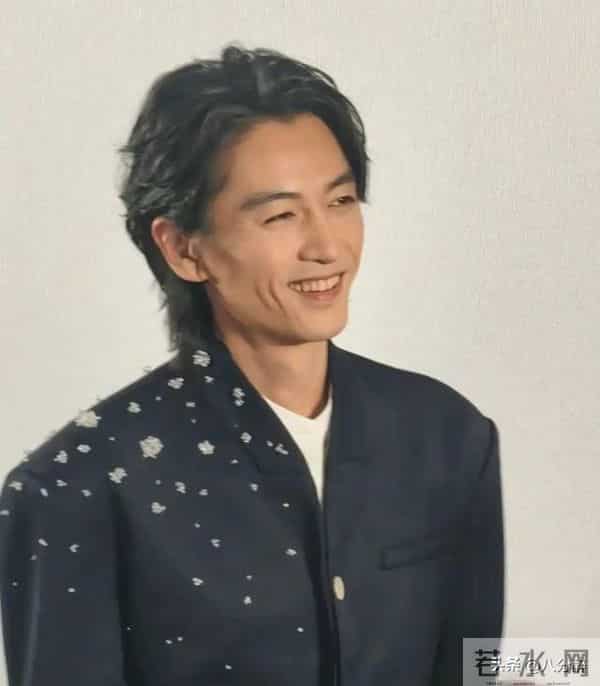 陈晓瘦脱相惊呆网友!离婚后眼里仍无光,状态惨输前妻陈妍希