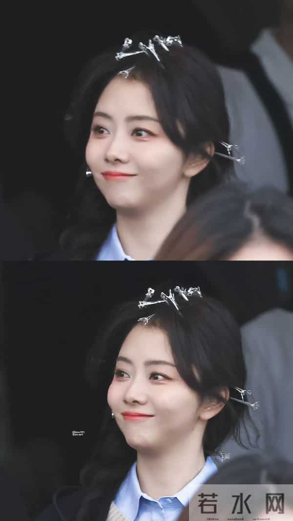 谭松韵今日上班路透，侧马尾麻花辫造型好青春甜美，太可爱了吧！