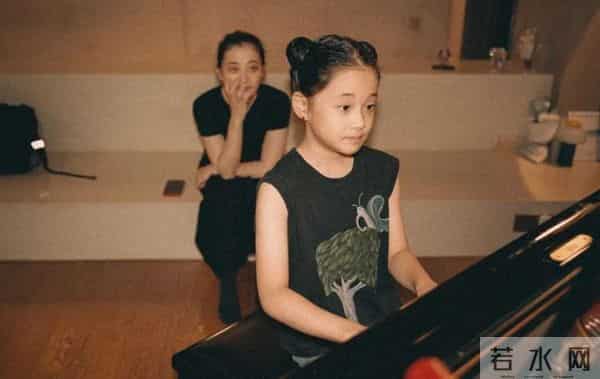 50岁梅婷再破“天花板”，这次，她让蒋欣和整个娱乐圈“沉默”了