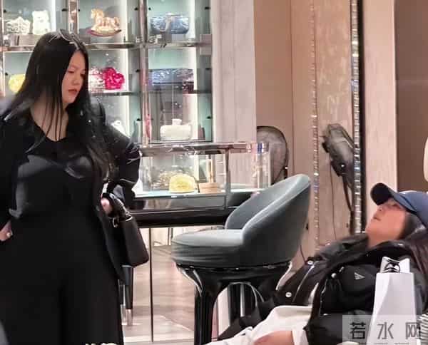 李湘坦言:你与女友约会我管不着,但我女儿的高贵场合你必须在