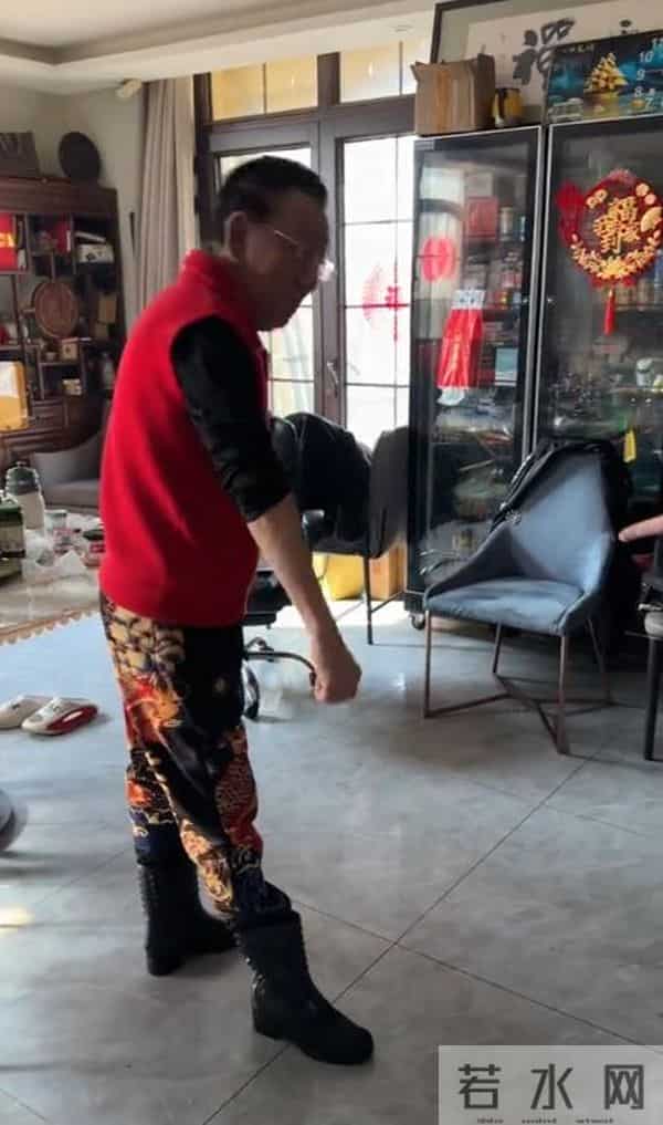 79岁侯耀华现状：独居北京别墅，家里环境脏乱差，晚年光景太唏嘘