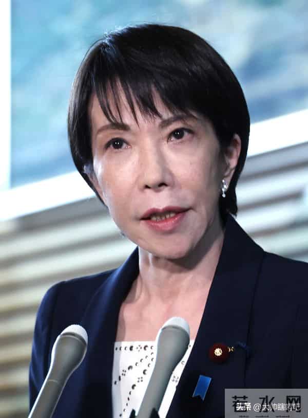 潘粤明也没想到,他随手画个画上热搜了吧,别说还真像!