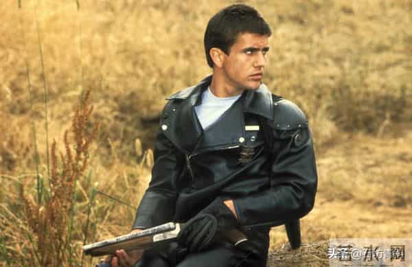 4.25亿美元离婚分手费!背叛前妻仍为他辩护,堕落断送巨星事业