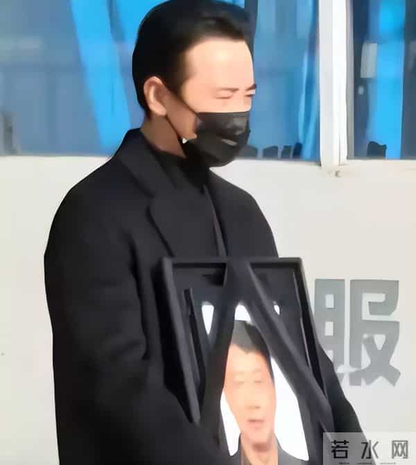 罗晋也没想到,在葬礼上忙前忙后的傅程鹏,还是被骂惨了!