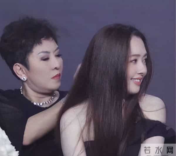 郭碧婷陪完老爸陪女儿！素颜脸瘦一圈好疲惫，5岁女儿赖地上不起