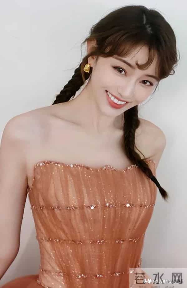 四川大学校花 盖玥希 172高挑身材和鲶鱼系高级脸搭配微凸厚唇 很美