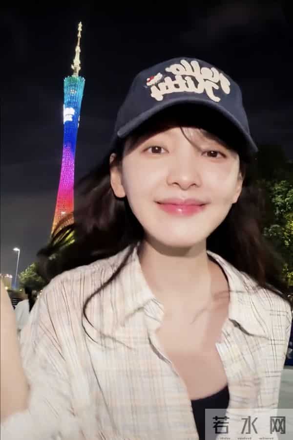 章若楠广州被偶遇，本人好美好漂亮元气十足，脸小超级有气质呀！