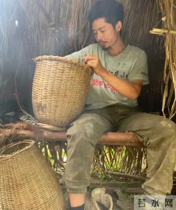 荒野求生老中医作弊退赛,直播怒骂主办方不公平,林北也被波及