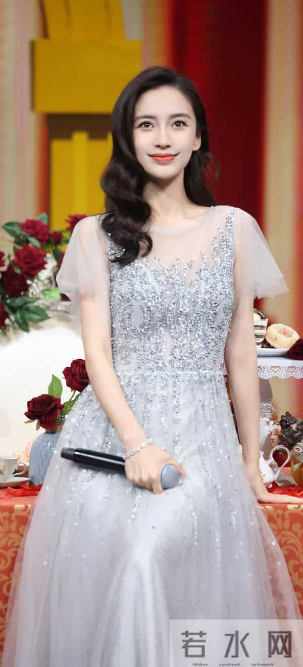 杨颖这身“拼接衬衫裙”，时髦度直接封神