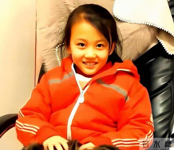 事实证明,拒绝百万签约“微笑女孩”,如今过得比明星还安稳