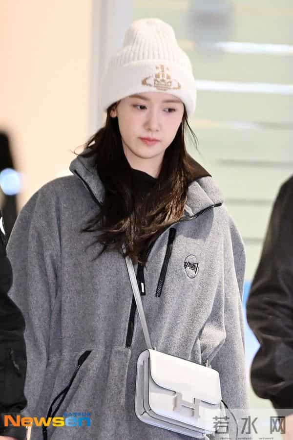 林允儿最新休闲穿搭