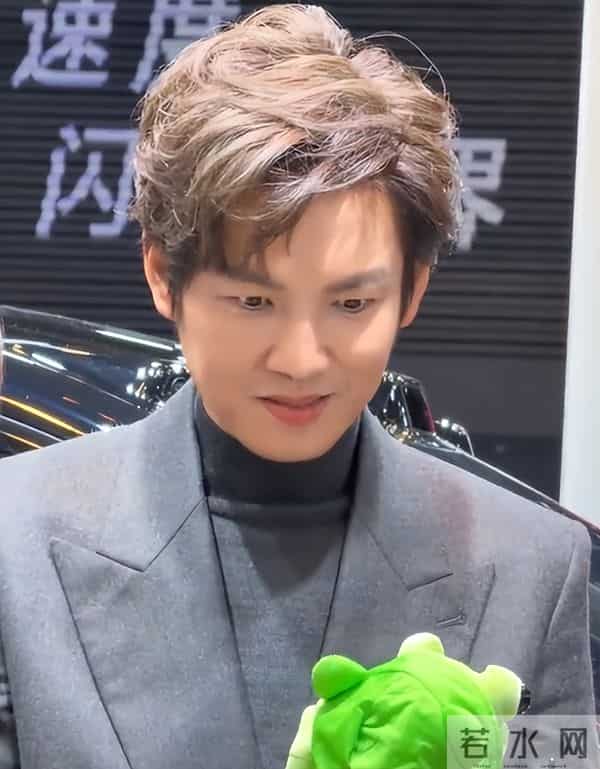 男神钟汉良面相大变,脸部僵硬姨味十足,下巴怪异,老到认不出