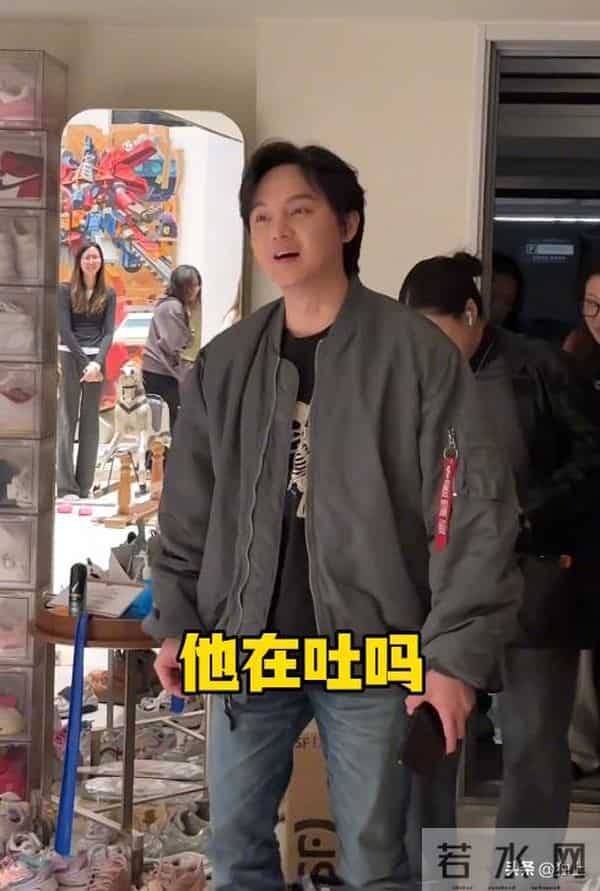 陈赫带尹正参观豪宅,房间到乱糟糟,“女助理”却人美声甜爱撒娇