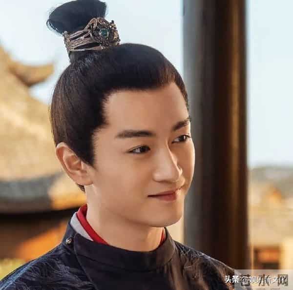 男人别太瘦！38岁陈晓现身活动，脸颊凹陷、眼纹密布不敢认！